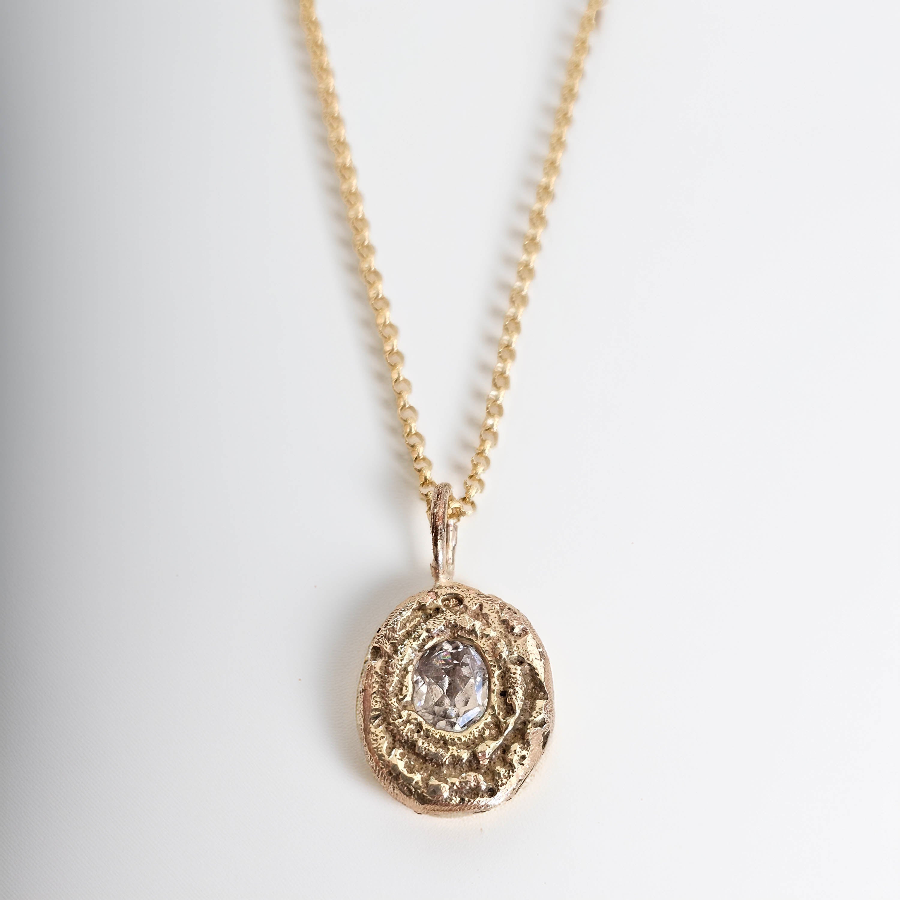 cast in place yellow gold blue sapphire necklace zoe alexandria jewellery