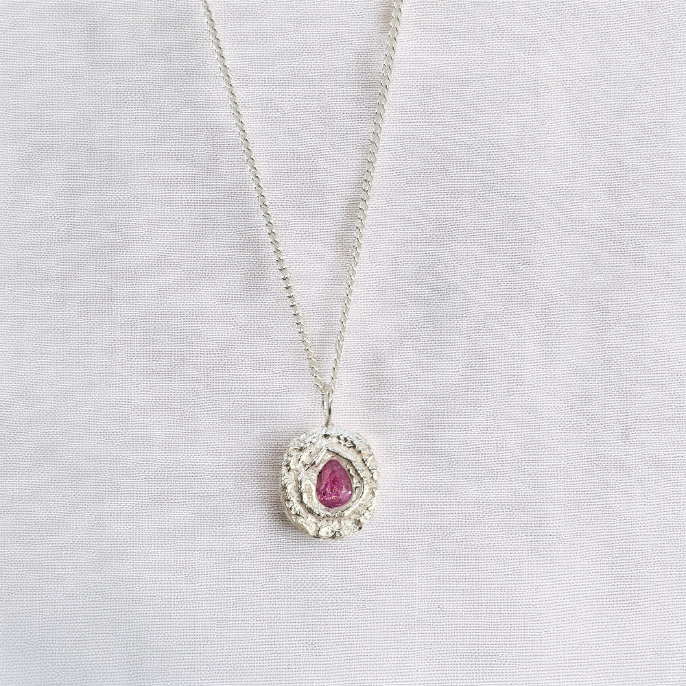 organic cast in place sapphire pendant handmade by zoe alexandria jewellery